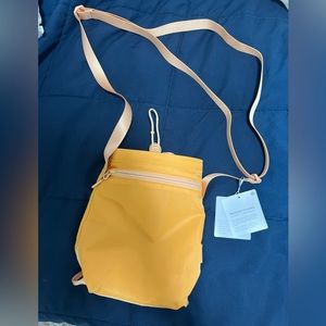 Lululemon crossbody bag bottle holder mango dream